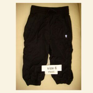 Ivivva Girl by Lululemon 🍋Live to Move Crop black pockets drawstring size 6